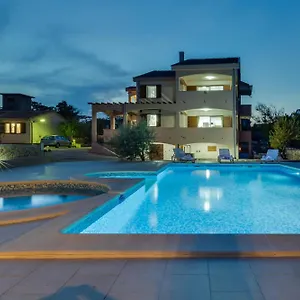 Zlatni Dvori Zadarvillas Vila